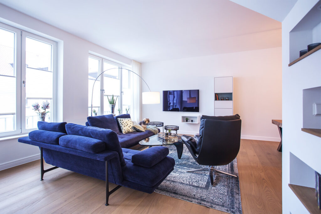 Großzügiges Wohnzimmer in der münsteraner Innenstadt mit dem Vitra Grand Sofa