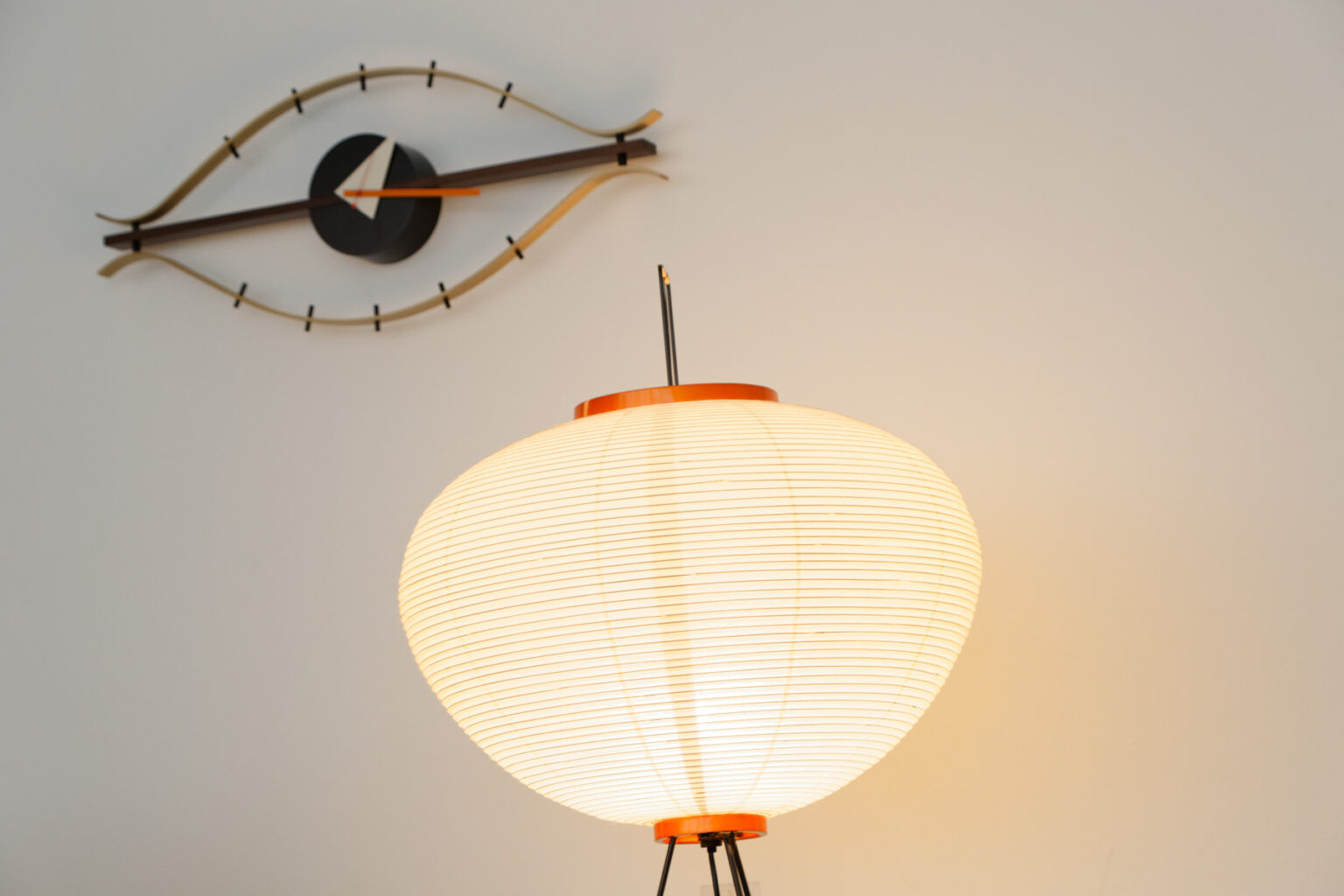 Design Leuchte und Uhr bei raum und form in Münster